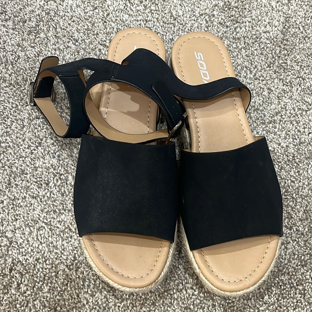 Soda size 10 sandals